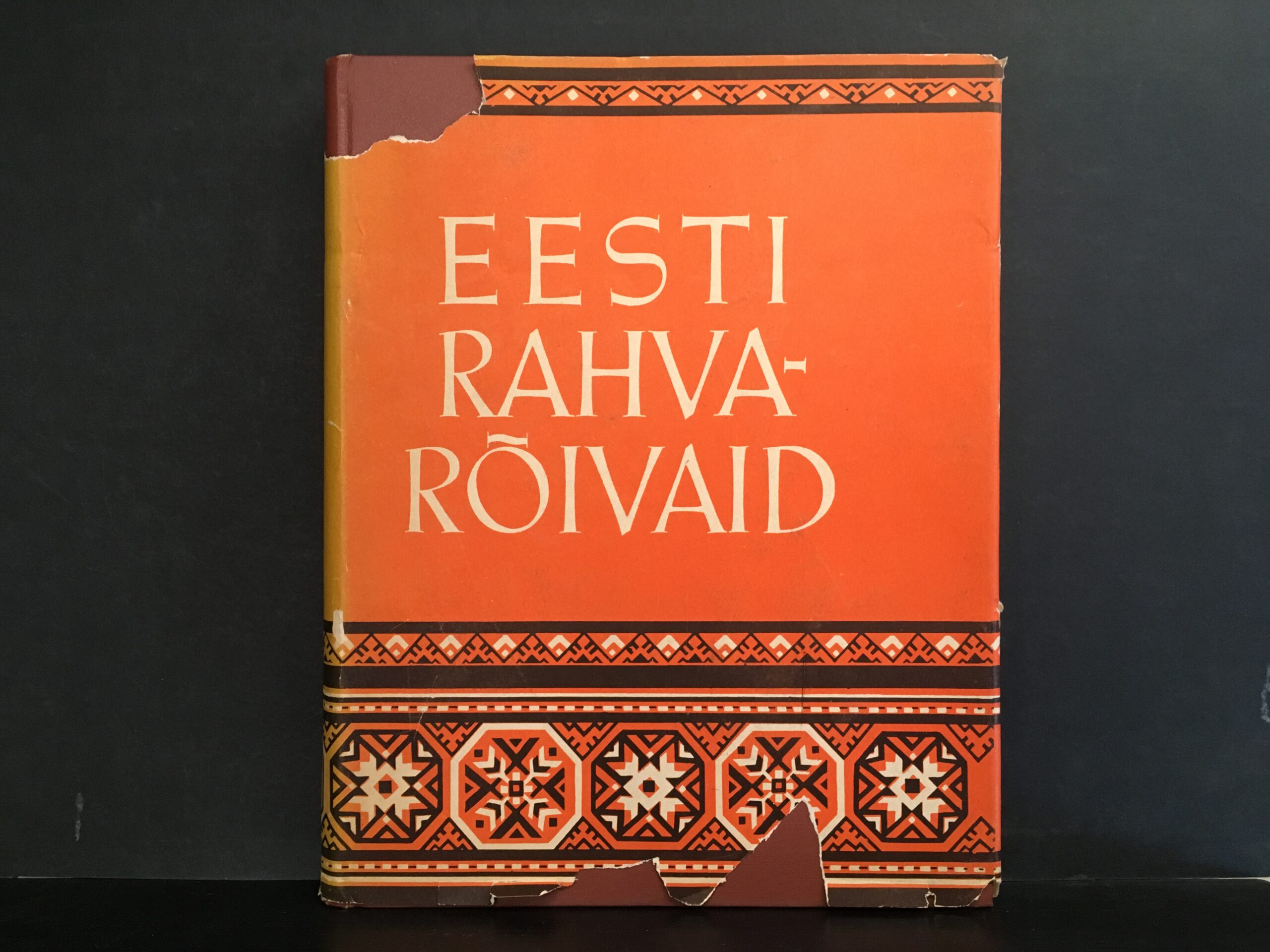 Belitser, V.: Eesti rahvaroivad. XIX sajandist ja XX sajandi algult